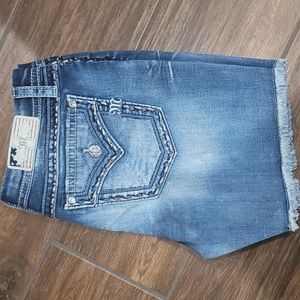 Miss Me Curvy short size 31